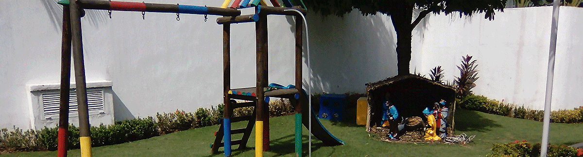 A small nativity scene in a park in Barranquilla.