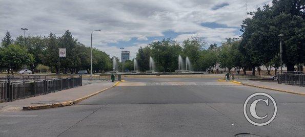 Ovalo fountain at Av. Luciano Peltier y Espana