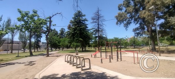 Parque del Acceso Este, along Highway RN7 (2)