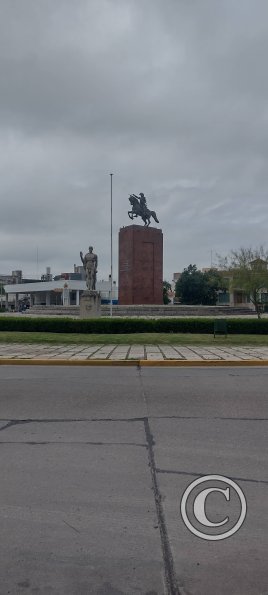 Monument at Eliseo Sanchez y Av. Espana