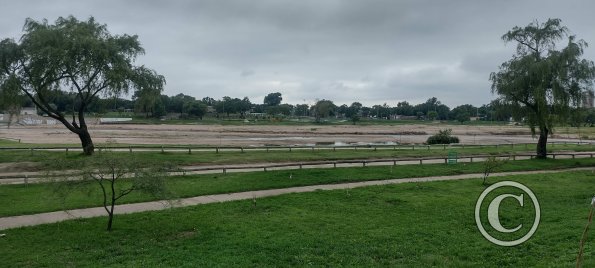 Paseo de La Costanera looking toward the river