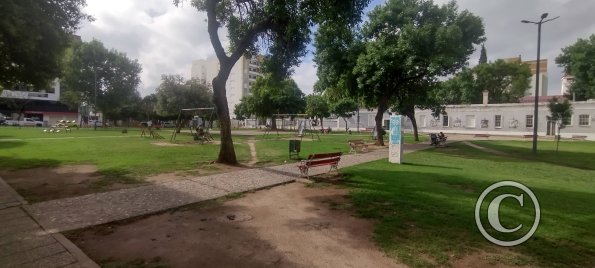 Plaza Intendente Emilio Jautz at Mitre y Sadi Carnot