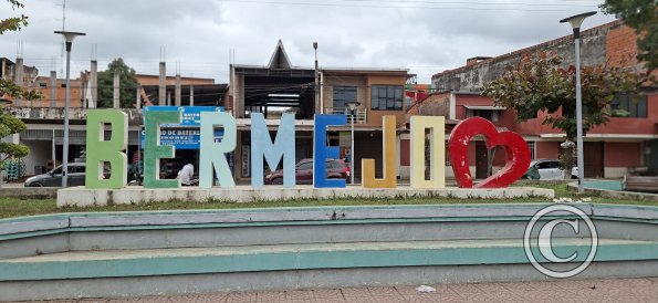 City name sign on Av Bolivar