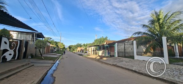 Calle Bolivar and unnamed road