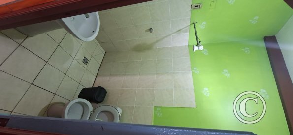 Crappy motel room (2)