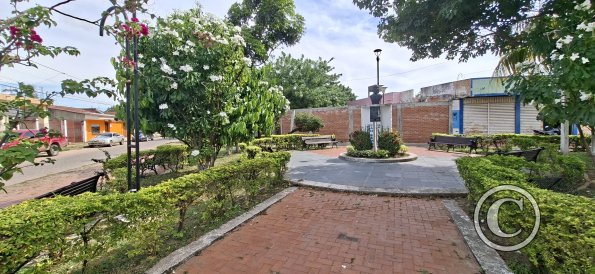 Small plaza at Calle 24 de Sept and Calle Bethsabe Anez
