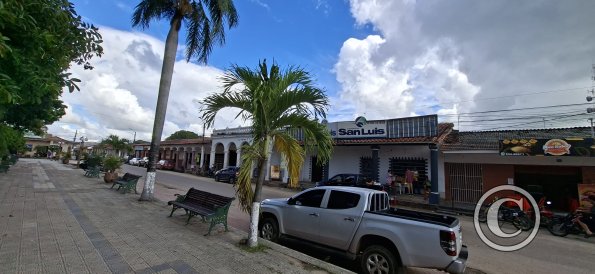 Alongside The main plaza (2)