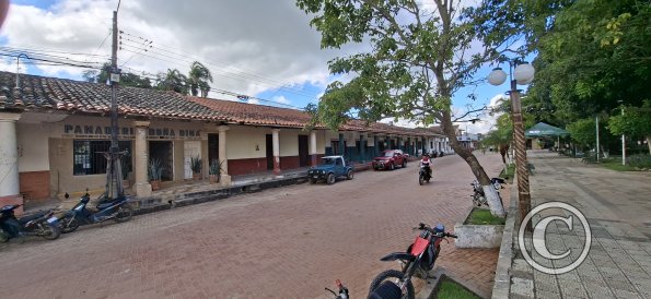 Alongside The main plaza (3)