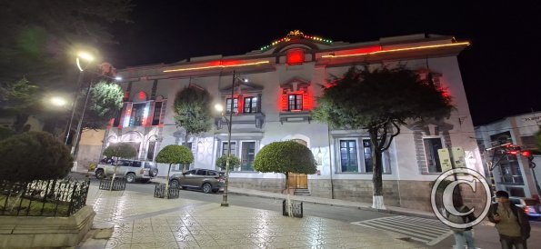 Alongside the Plaza Central (2)