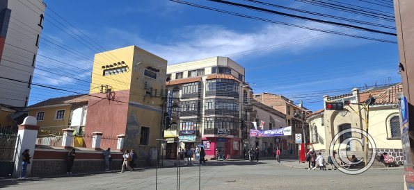 Calle Oruro at Av Camacho