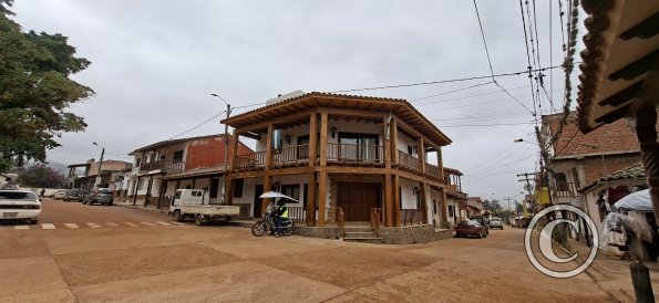 Calle Sucre and Calle Arce