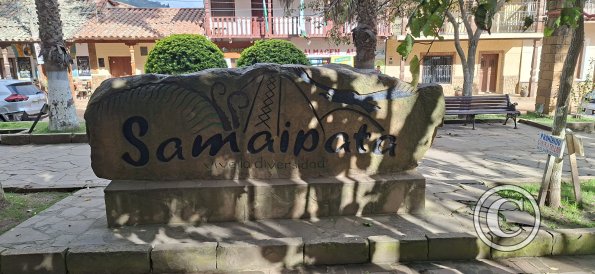 City name sign in the Plaza Principal (3)