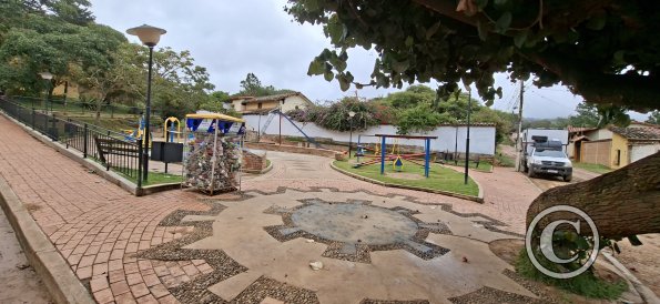 Parque infantil on Calle Bolivar