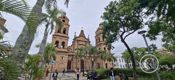 Basílica Menor de San Lorenzo at Plaza Metropolitana