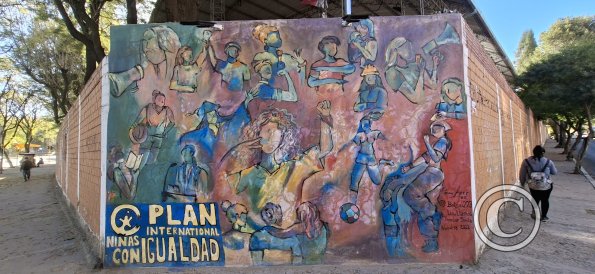 Mural along Av Las Americas
