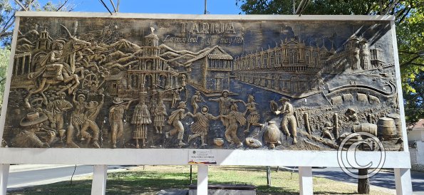 Mural releaf along Av Las Americas