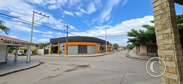 Calle Nufio de Chavez and Calle Monsenor Santiestevan