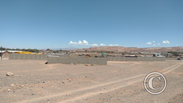 Alongside Calle Los Laureles y Los Pimientos