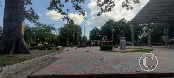 Parque El Libertador at Carrera 6 and Calle 20