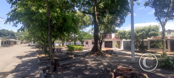 Parque no name at Carrera 6a N and Calle 13