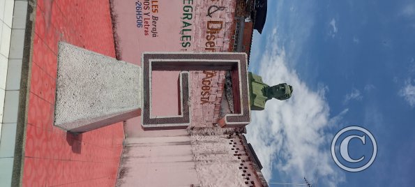 Monument, unnamed, at Carrera 7 and Calle 22