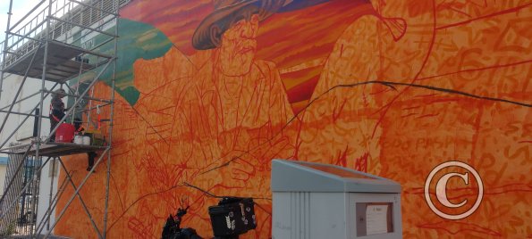 Mural being painted at Calle 19 and Carrera 10