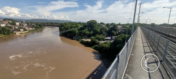 Rio Magdalena below the railroad bridge (2)