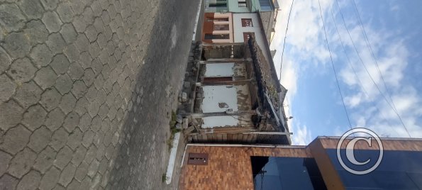 View of an old house onTupac Yupanqui near Quimbalembo