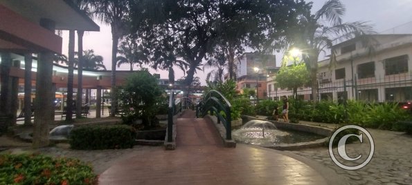 Parque Central at Sucre and 10 de Agosto