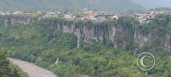View from the bridge over the Rio Pastaza (3)