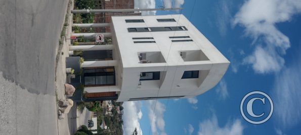Building at Eloy Alfaro and Troncal de la Sierra