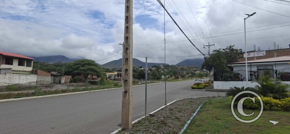 Calle Loja and Juan Jose Flores