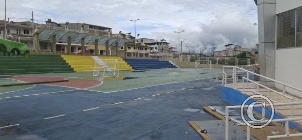 Coliseo, outside basketball court