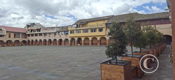 Plaza Intercultural at 24 de Mayo and Teran