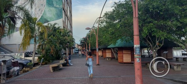 Malecon at Chimborazo and Av 9 de Octubre