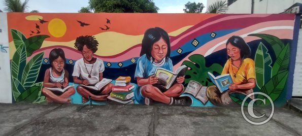 Mural on Av 9 de Octubre at Eloy Alfaro