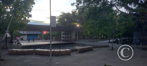 Parque Central at Eloy Alfaro and Amazonas (2)