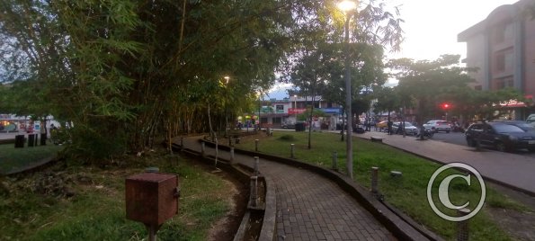 Parque Central at Eloy Alfaro and Amazonas (3)