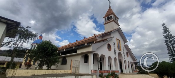 Iglesia Maria Auxiliadora Gualaquiza at Parque Central (3)