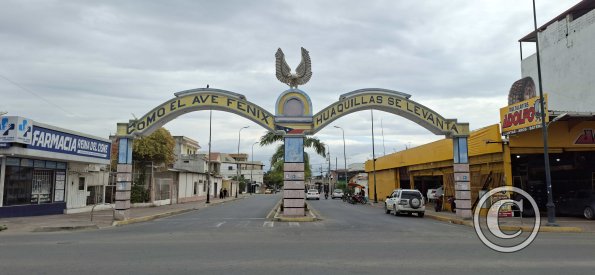 Entrance to Calle Eloy Alfaro at Av de la Republica