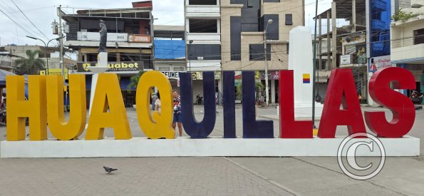 huaquillas-sign at Pan-Am Hwy and border crossing