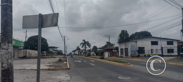 Ruta E20 toward east side of town