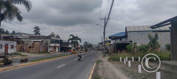 Ruta E20 west toward town