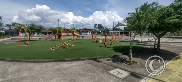 Parque Acuatico at Rufino Papa and Calle Eloy Alfaro
