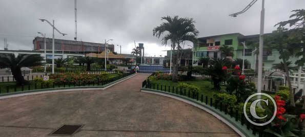 Parque Central at Av 17 de Julio and Marco Jaramillo