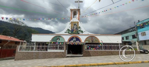 The town church on Av Quito at Sixto Duran