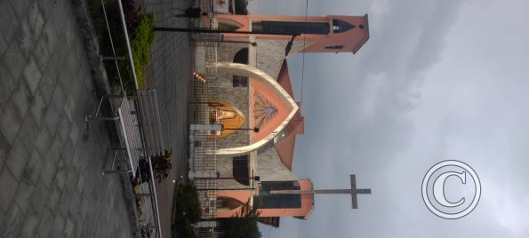 Iglesia Central at Parque Central on Calle Atahualpa