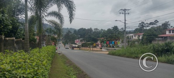Looking into the town from the western edge, Ruta 28