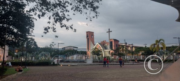 Parque Central from Calle Loja and Calle Pichincha