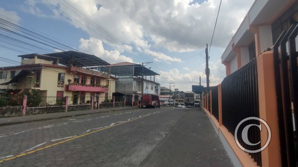 Av Manabi near Calle Bolivar